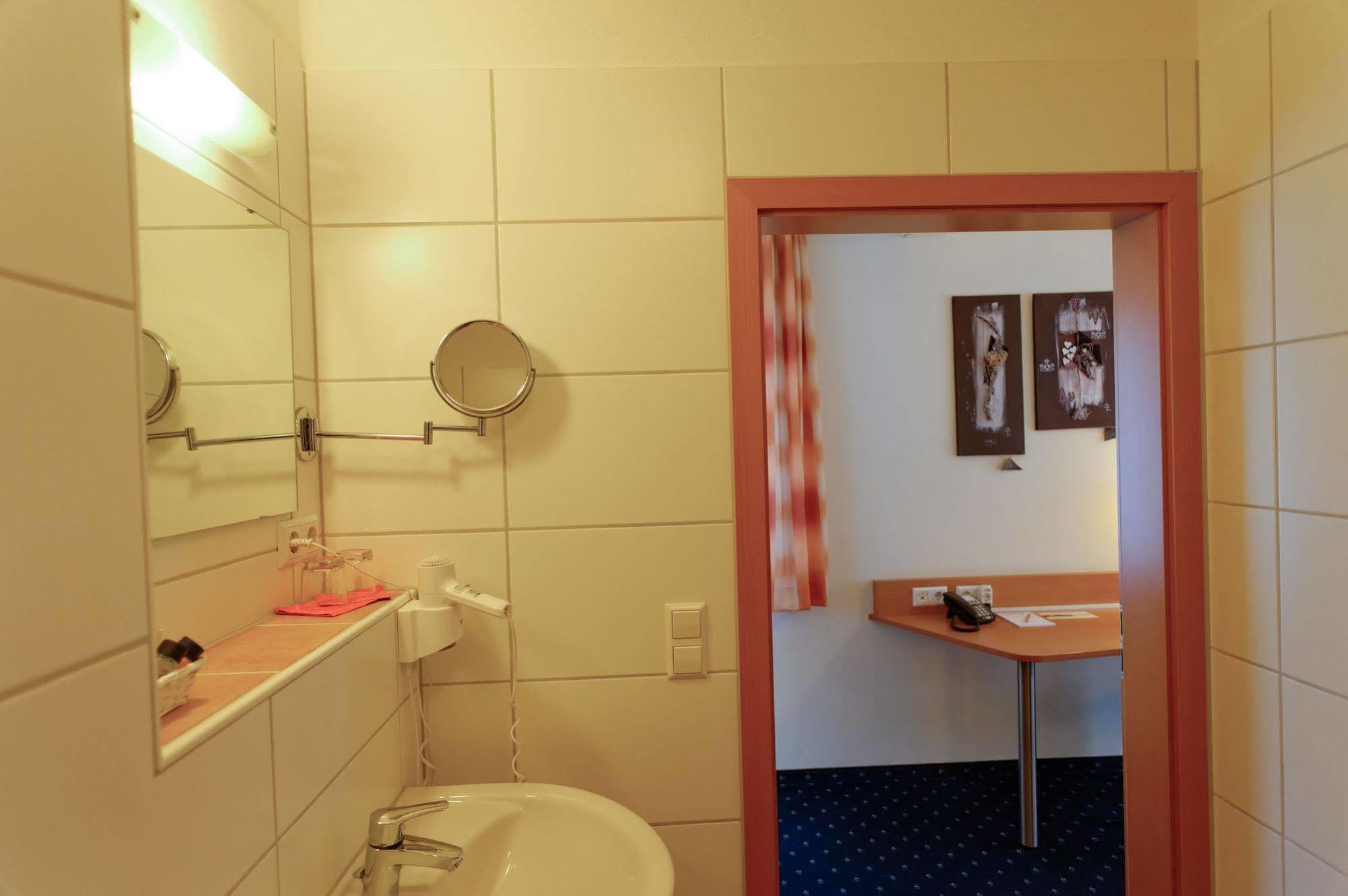 Hotel Restaurant Talblick Bad Ditzenbach Exteriör bild