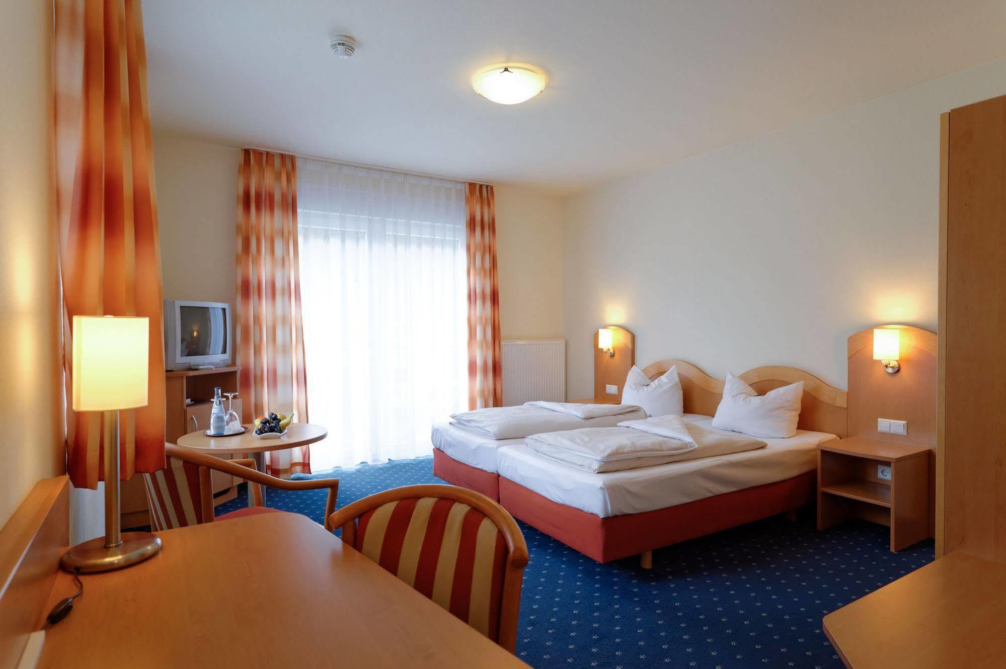 Hotel Restaurant Talblick Bad Ditzenbach Exteriör bild